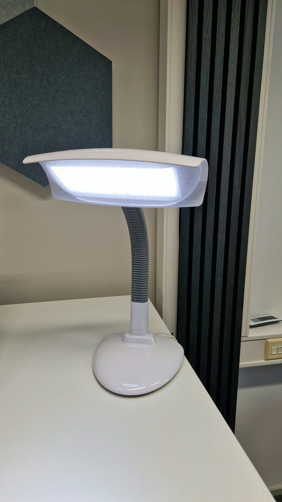 Outlet - Lumie Led workstation/bright light lamp - model piece