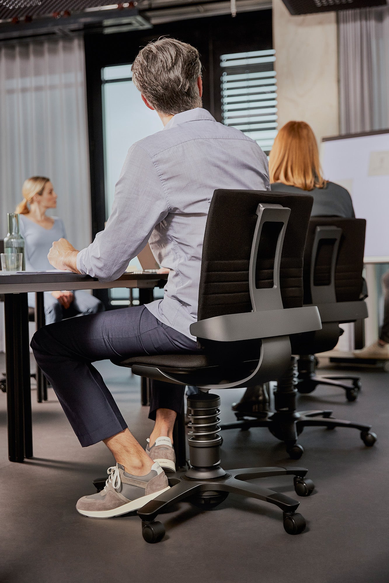 3Dee active chair, black microfibre