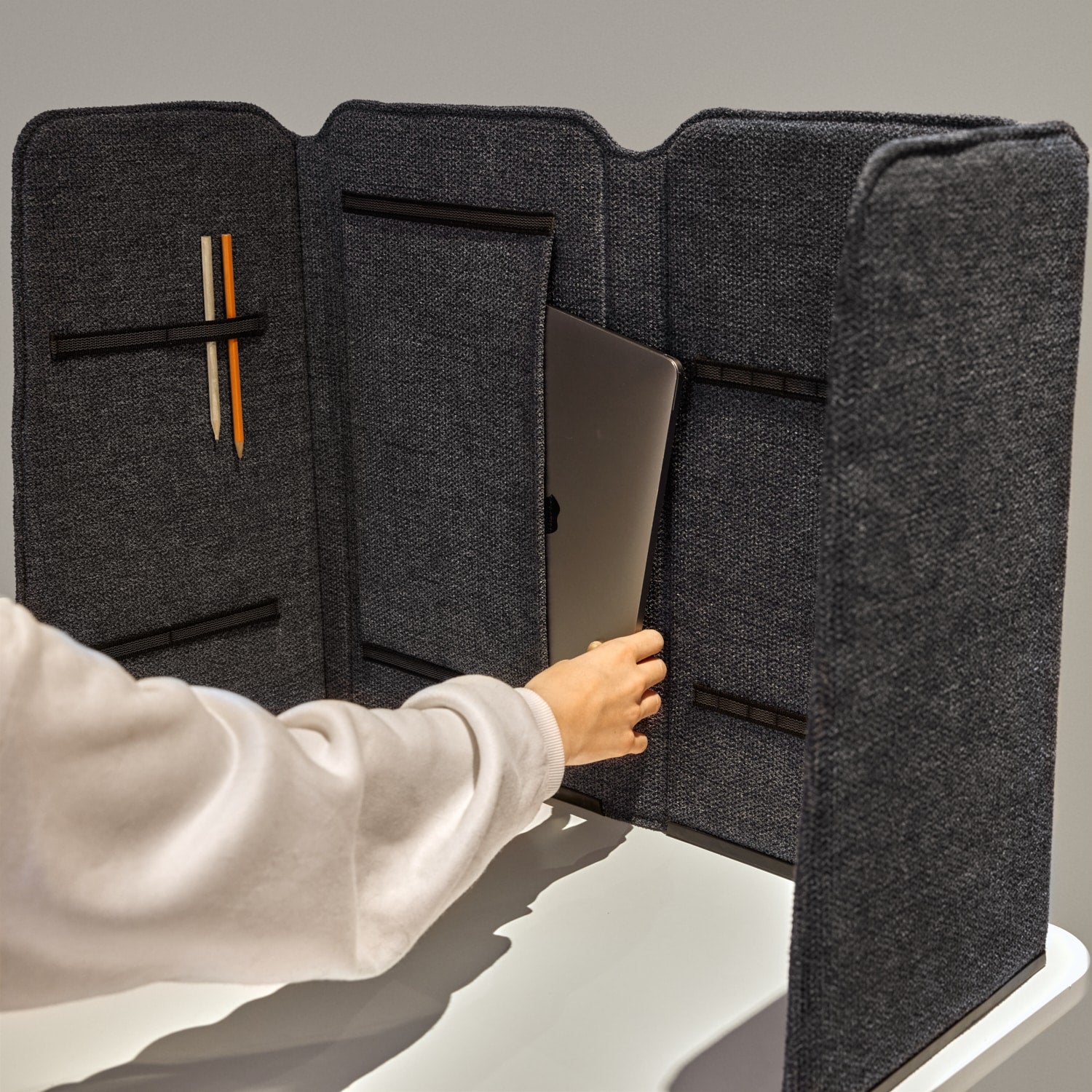 Easy School 2.0 - portable and foldable desk screen