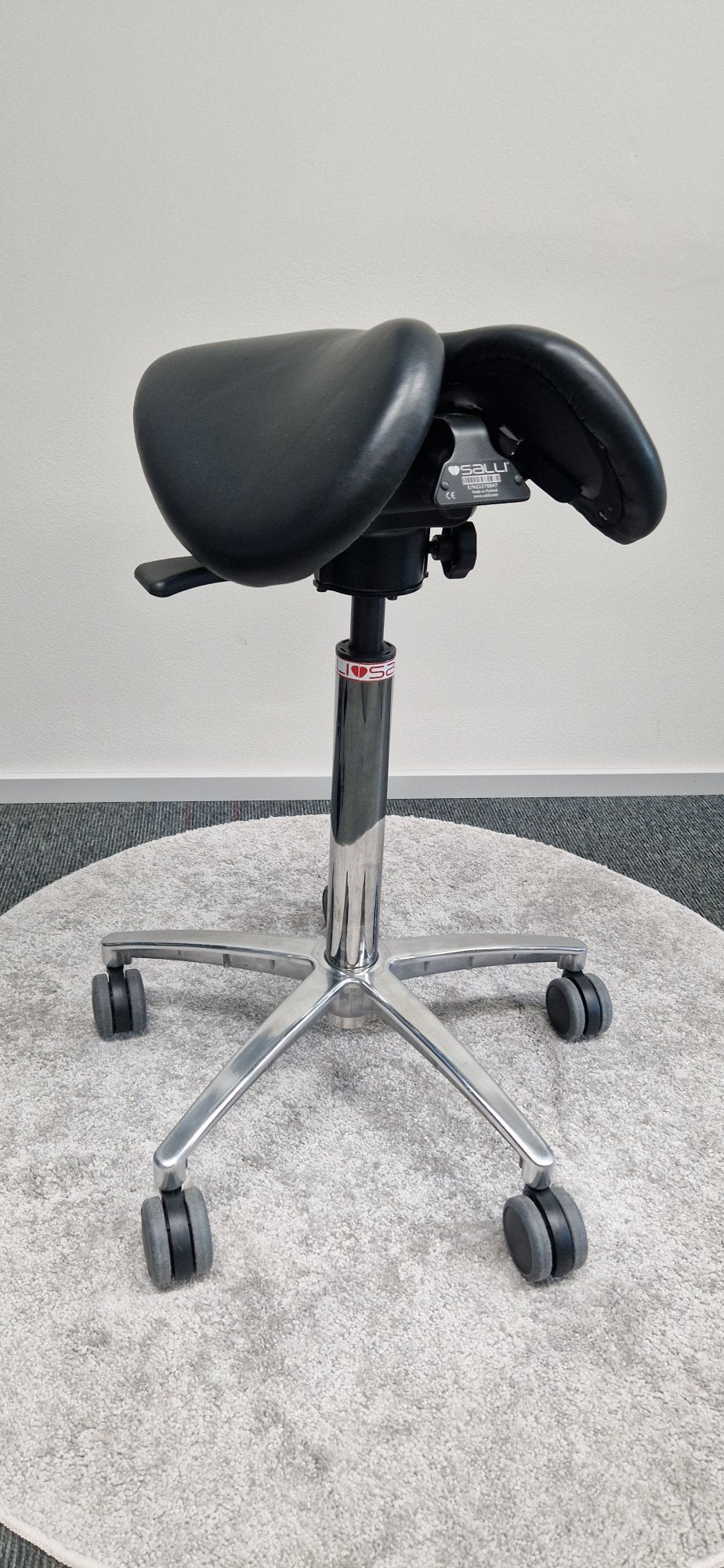Outlet - Small SwingFit saddle chair - ex-demo