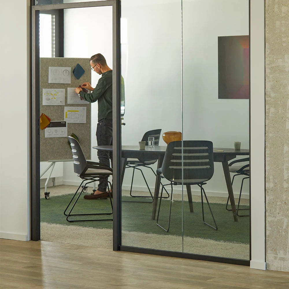 Numo Comfort skid base, black Cura fabric seat