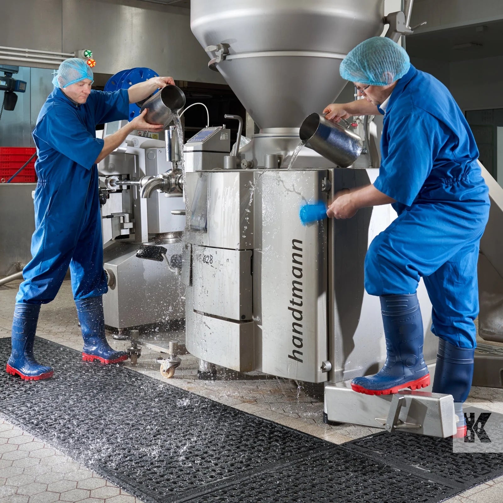 Nitrile workstation mat 86x143 cm, black