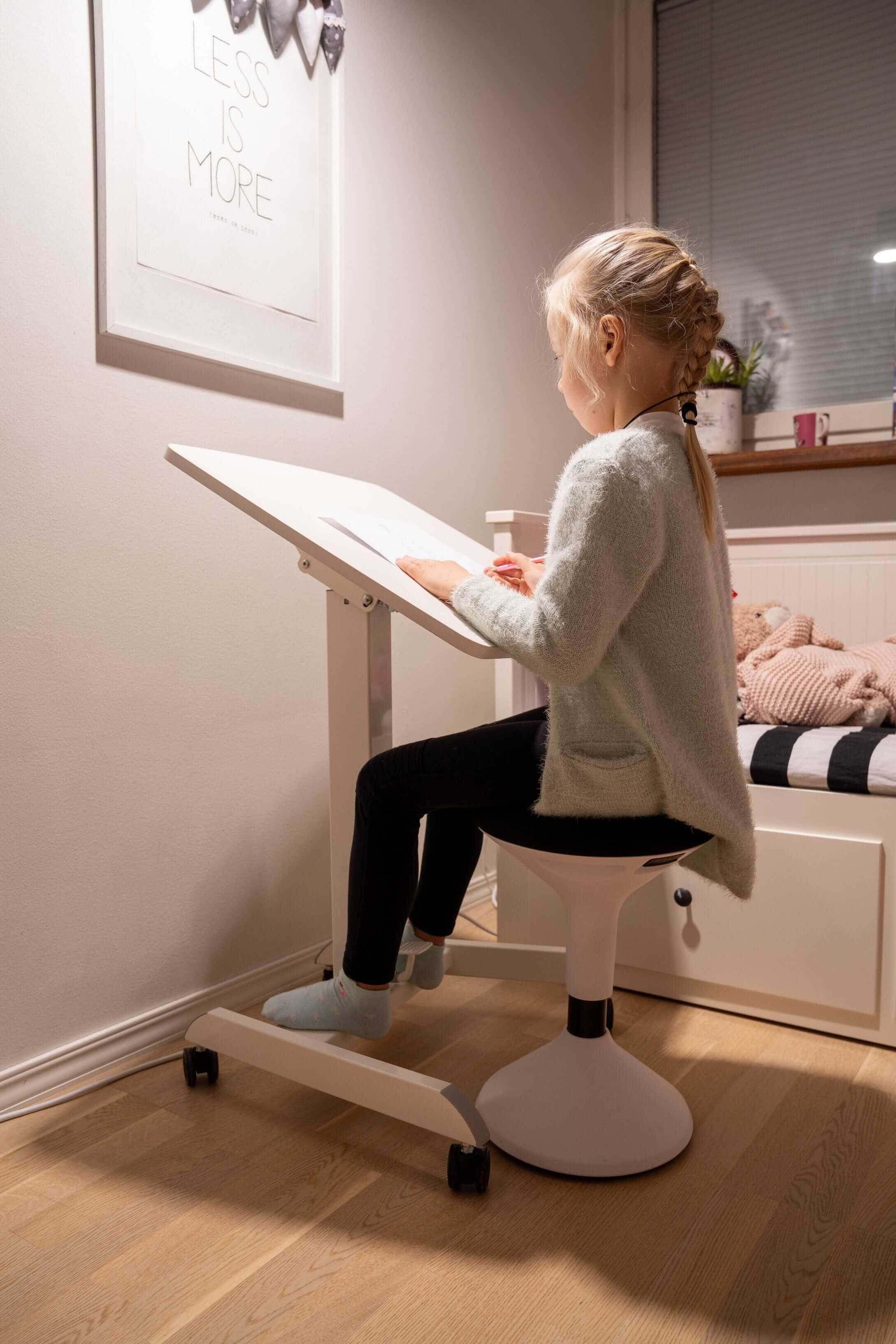 GetUpDesk Tilt adjustable desk, white