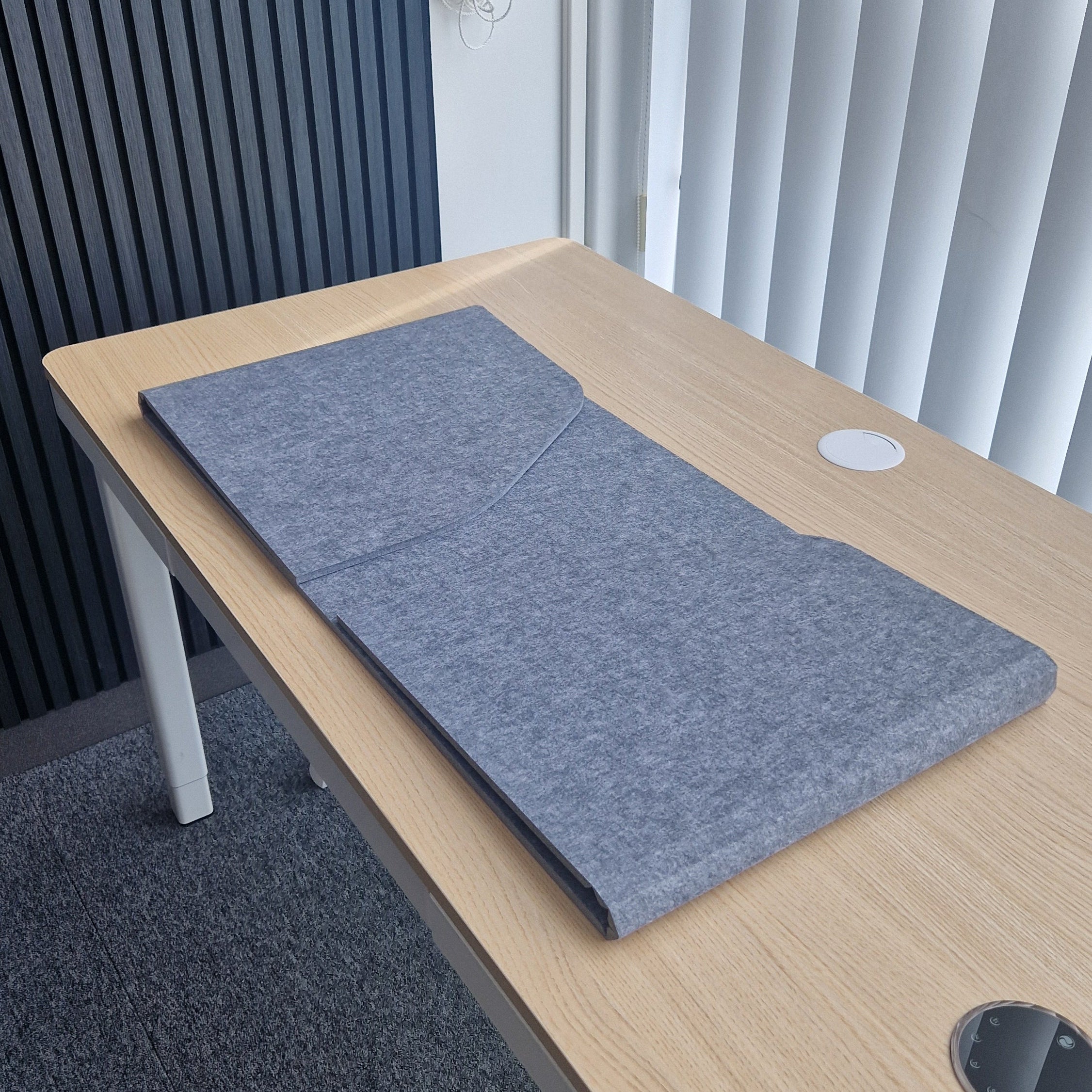 OUTLET - Foldable table screen, grey - model piece