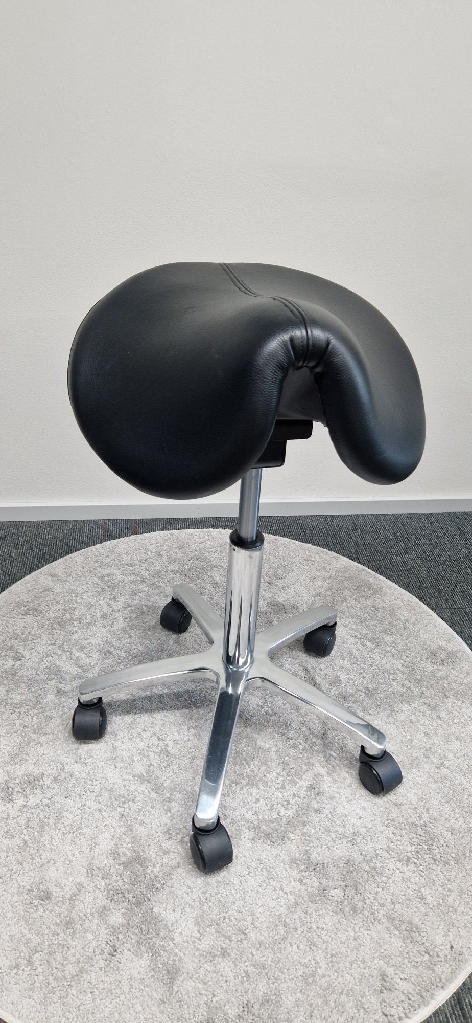 Outlet - Soft saddle chair, leather - ex-demo
